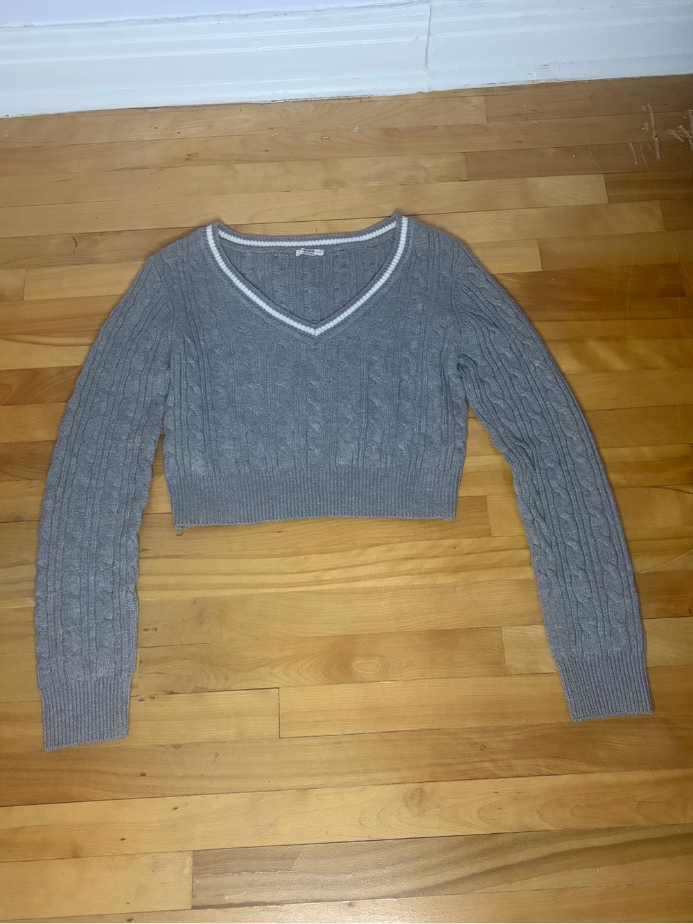 Ardene Gray Cable-Knit V-Neck Cropped Sweater with White Trim